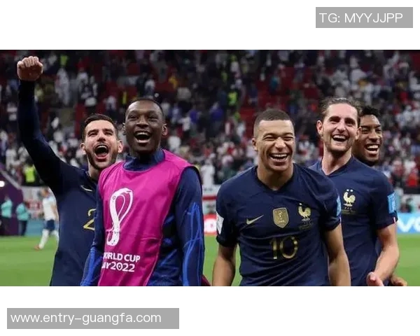 姆巴佩领奖后与队友离场阿森西奥劝其不要前往列队致敬